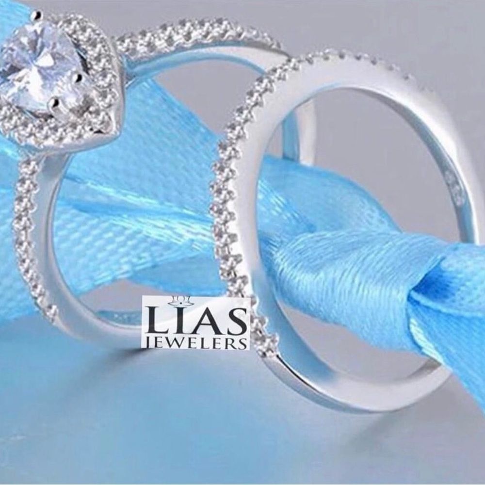 New 18k white gold wedding ring set